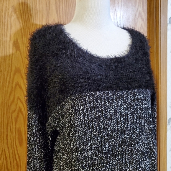 Vince Camuto fuzzy faux fur pullover sweater nylon/acrylic black/white S - Picture 4 of 10